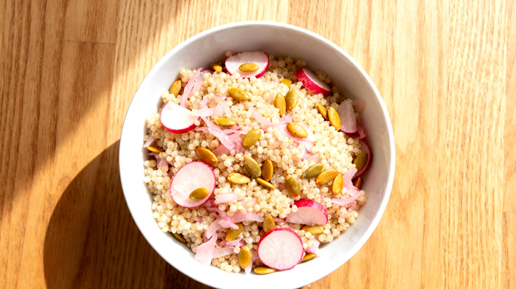 Hirsesalat mit fermentierten Rüben und Kürbiskernen"